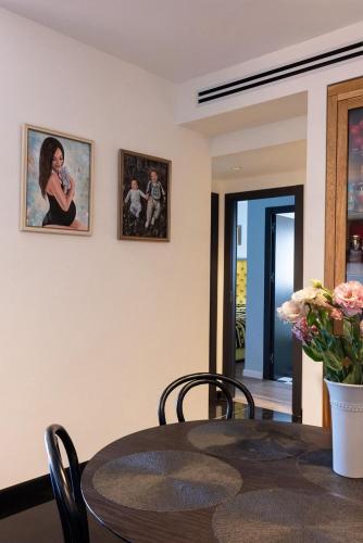 Spacious 5-Room Apartment by the Beach Bat Yam in Bat Yam