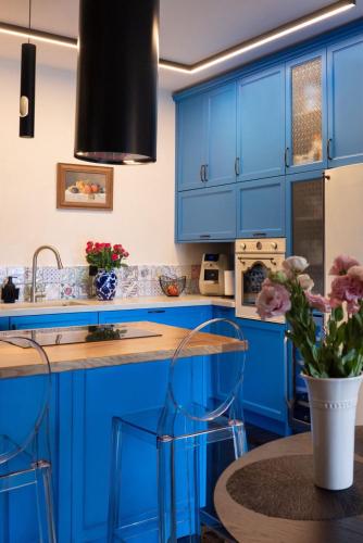 Spacious 5-Room Apartment by the Beach Bat Yam in Bat Yam