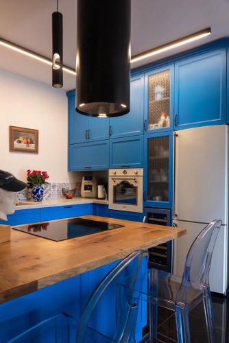 Spacious 5-Room Apartment by the Beach Bat Yam in Bat Yam