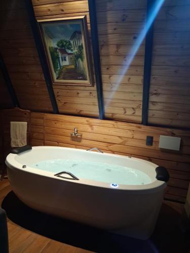 Chalé Canto da Mata - Com Piscina e Café da Manhã