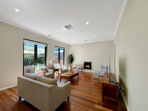 Classic Meets Modern in Central Wagga