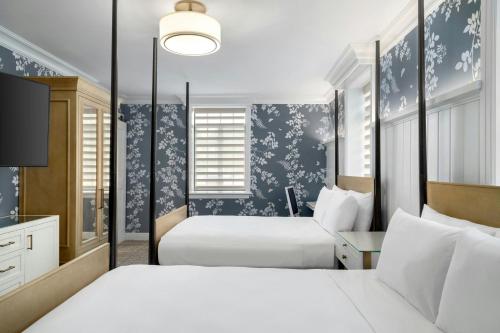 2 queen beds