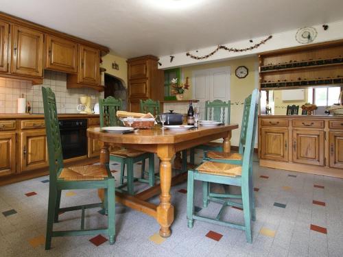 Gîte Thoras, 5 pièces, 8 personnes - FR-1-582-301 (Gite spacieux et renove avec equipements modernes, terrasse et vaste jardin pres de Gevaudan et Marg) in Laguiole
