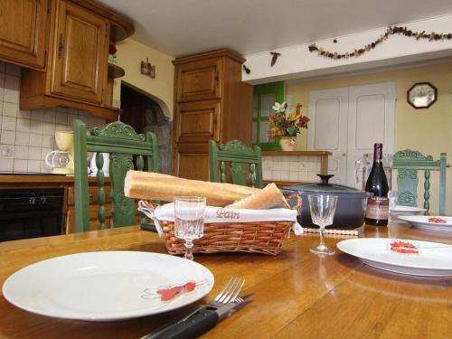 Gîte Thoras, 5 pièces, 8 personnes - FR-1-582-301 (Gite spacieux et renove avec equipements modernes, terrasse et vaste jardin pres de Gevaudan et Marg) in Laguiole