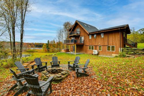 . Golf, Fish & Ski: Retreat w/ Game Room in Thompson
