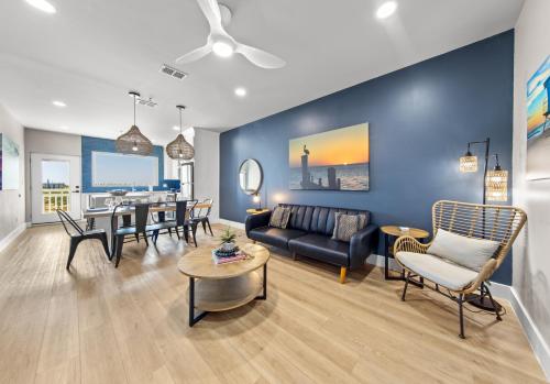 Waterfront Luxury Mins To Beach & Spacex Views