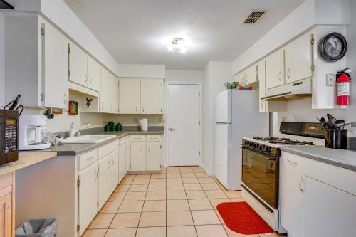 Welcoming Bartow Home Near Family Attractions! in Bartow, USA