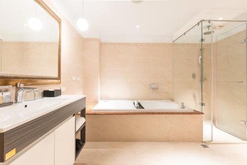 room detail thumbnail 1