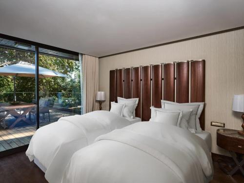 1 king bed, 2 twin beds
