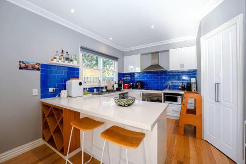 Family-Friendly 2BR Home Near Eastland n BBQ & Toys in Croydon