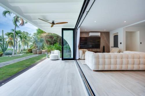 Seaside Hideaway Walk to Playa Flamingo Marina in 플라야 플라밍고