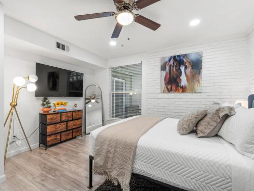 Charming Dallas Apartment near Airport in Oak Lawn