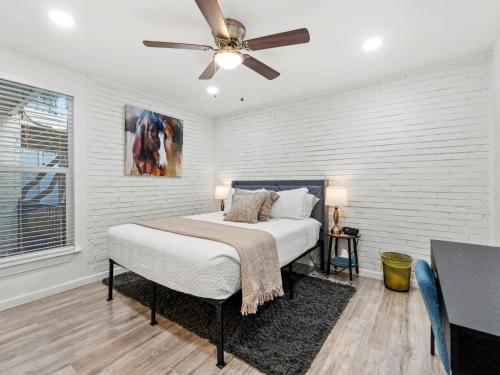 Charming Dallas Apartment near Airport in Oak Lawn