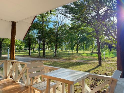 ラチャブリー The Golden View Resort Suan Phueng 3つ星 ホテル レストラン