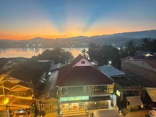 Over the Moon hostel in Houayxay