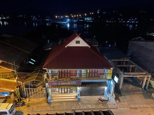 Over the Moon hostel in Houayxay