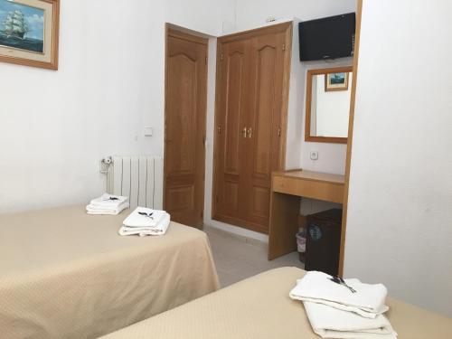 Hostal R. Lido - image 9