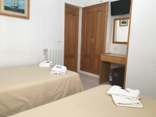 Hostal R. Lido - image 13