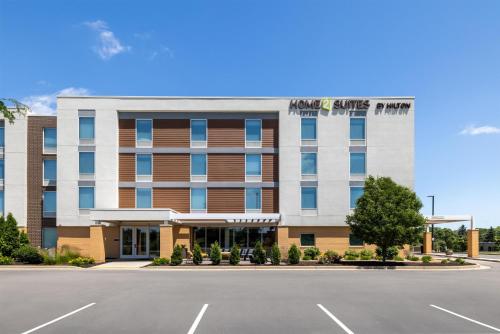Home2 Suites by Hilton Milwaukee Brookfield in Waukesha, USA