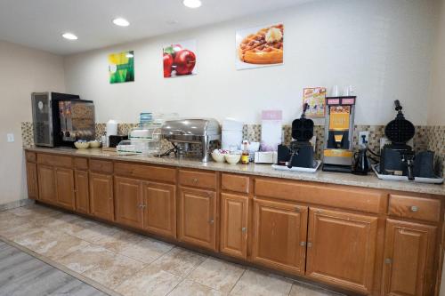 Quality Inn & Suites Sun Prairie Madison East - image 14