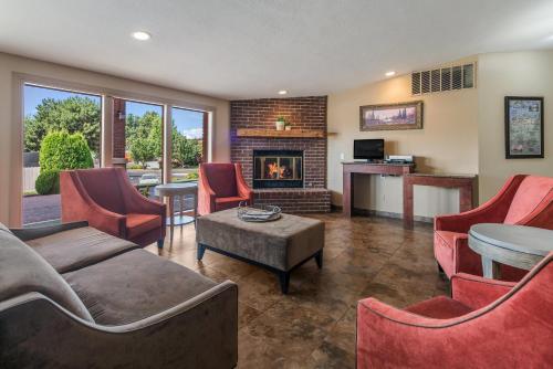 大厅, 沃拉沃拉市中心凯艺套房酒店 (Quality Inn & Suites Downtown Walla Walla) in 瓦拉瓦拉