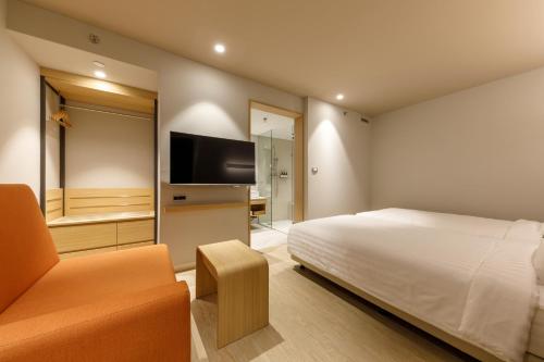room detail thumbnail 1