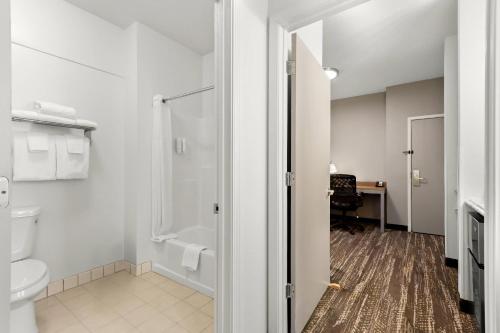Clarion Suites Downtown Anchorage - image 11