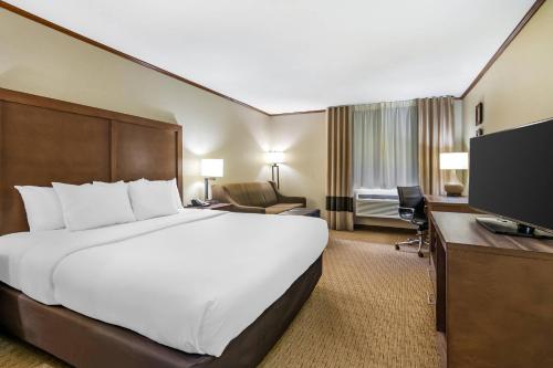 Comfort Inn Sedalia Station - image 10