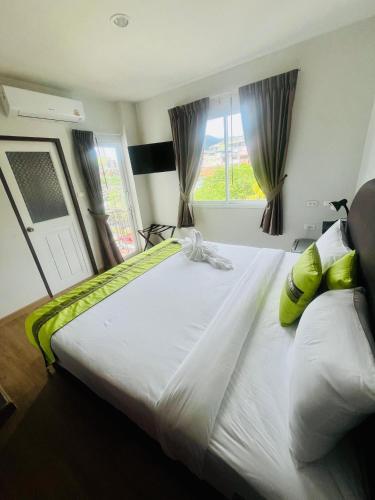 room detail thumbnail 1