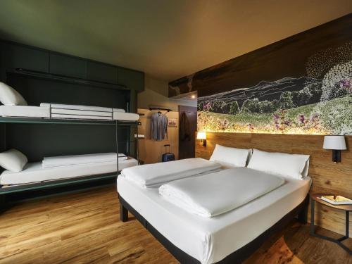 Ibis Styles Singen Room Type - Family Room with Double Bed and Bunk Bed