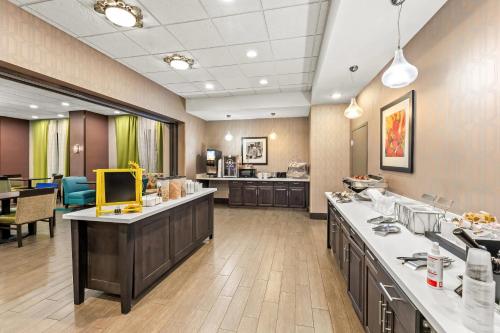 Flag Point Inn & Suites Pratt