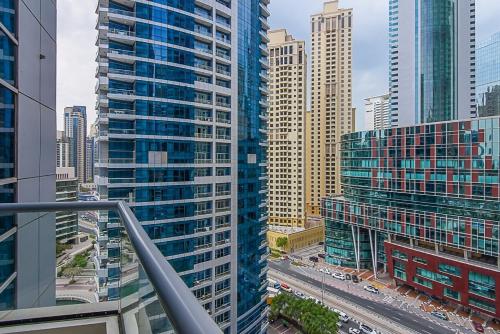 Modern 1-Bedroom Apartment in Bay Central Tower 1, Dubai (photo 4)