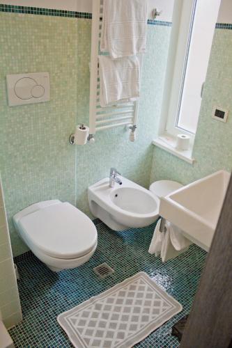 Double or Twin Room image 3