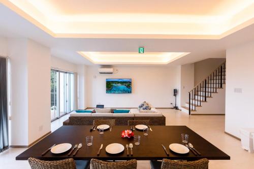 宮古島の美しい海と自然を一望できる絶景リゾートヴィラ