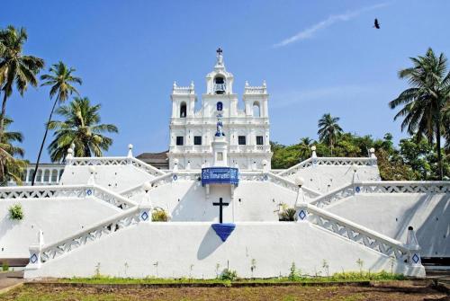 Palm Air by Goa Signature Stays near Bogmalo Beach