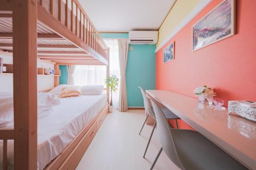 TDR9分 駄菓子とアートの可愛いミュージアム宿 夢が詰まった小さな宝箱 -TAMU-LAND Urayasu-