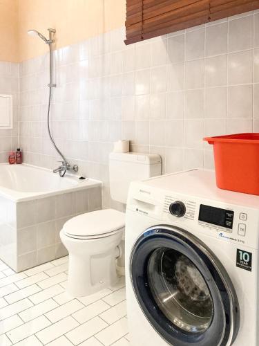 Sunny Renovated Ground-Floor Apartment in Neukölln, Berlin (photo 7)