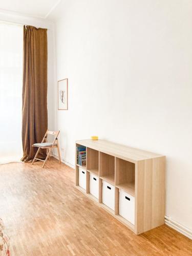 Sunny Renovated Ground-Floor Apartment in Neukölln, Berlin (photo 3)