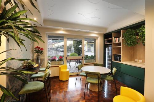 Restaurante, Hotel Ungheria Varese 1946 in Varese