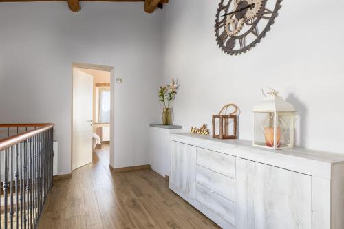 Villa dei Vini by PosarelliVillas in Теронтола Дi Кортона