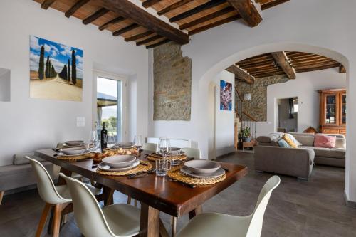Villa dei Vini by PosarelliVillas in Теронтола Дi Кортона