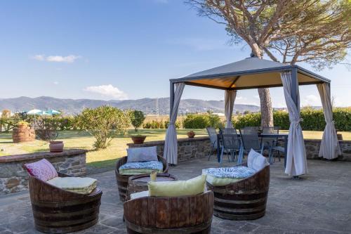 Villa dei Vini by PosarelliVillas in Теронтола Дi Кортона