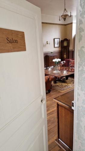 House - Sleeps 10 - Garden - Pets Ok - Games Room in Lescouet-Gouarec