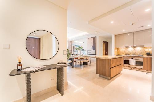 Breathtaking Burj Khalifa Views from a High-Floor 3BR with an Assistant Room, Just Minutes from Dubai Mall and Downtown Attractions, Imperial Avenue, Downtown Dubai by Deluxe Holiday Homes, Dubaj (fotografie 2)
