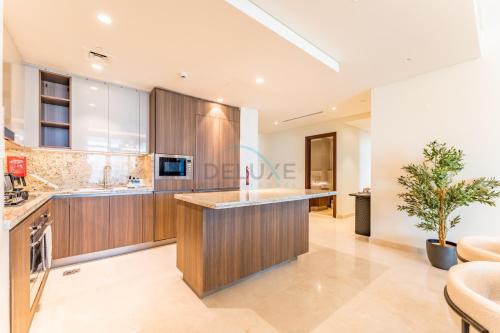 Breathtaking Burj Khalifa Views from a High-Floor 3BR with an Assistant Room, Just Minutes from Dubai Mall and Downtown Attractions, Imperial Avenue, Downtown Dubai by Deluxe Holiday Homes, Dubaj (fotografie 6)