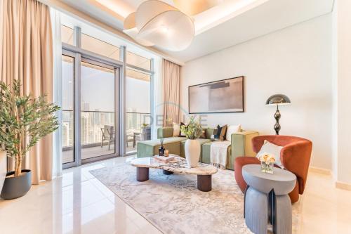 Breathtaking Burj Khalifa Views from a High-Floor 3BR with an Assistant Room, Just Minutes from Dubai Mall and Downtown Attractions, Imperial Avenue, Downtown Dubai by Deluxe Holiday Homes, Dubai
