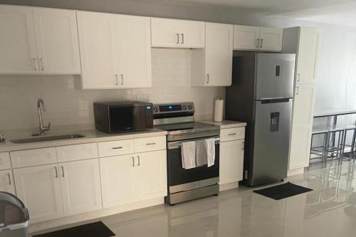 Apartment Sleeps 6 with Pool Access in Portmore