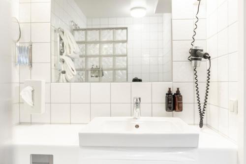 Home Hotel Tapto Room Type - Deluxe Twin Room