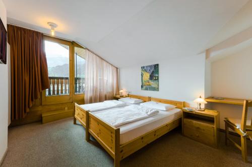 2 twin beds
