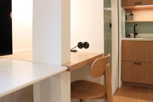 Lovely studio near the Arc de Triomphe - image 4